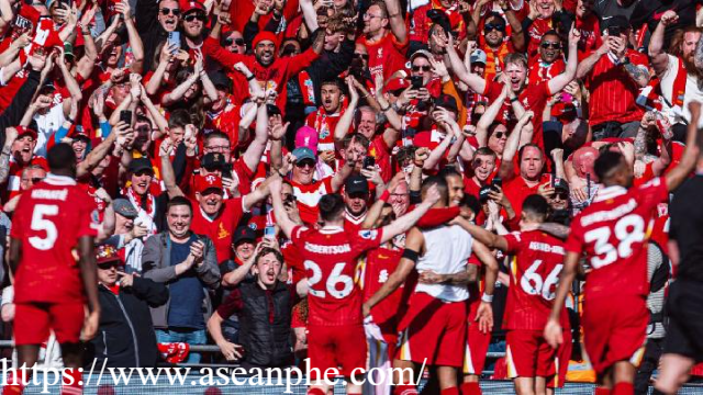 Liverpool Rayakan Kemenangan Gemilang